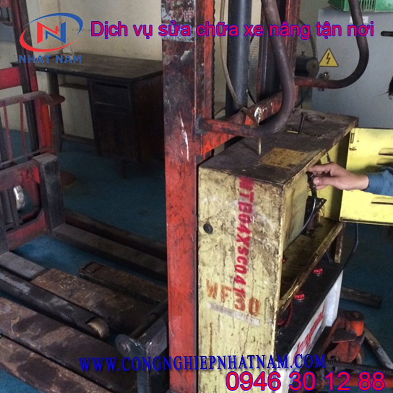 Hình ảnh sửa xe nâng bán tự động tại Bình Dương