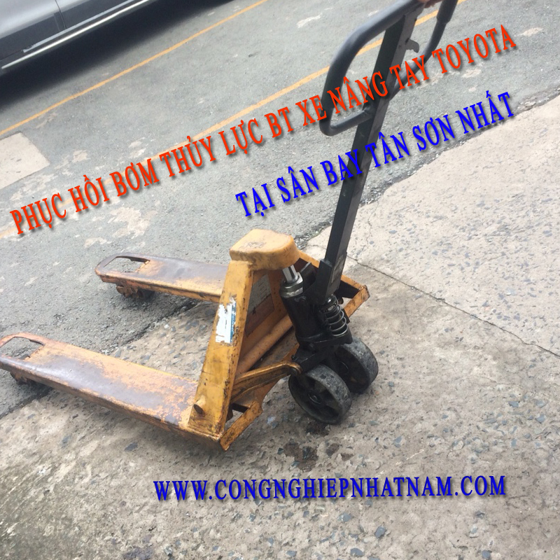Hình ảnh sửa xe nâng tay tại Sân bay Tân Sơn Nhất
