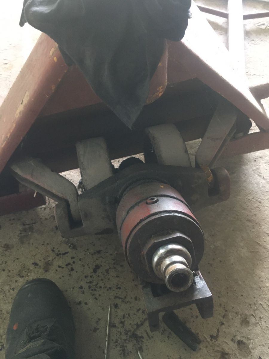 Hình ảnh thay sin phốt xe nâng tay 5 tấn