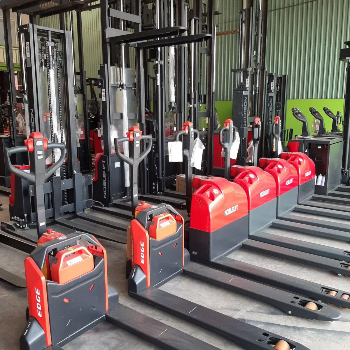 Xe nâng tay điện 2000kg