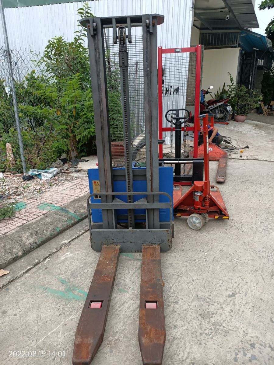 Xe nâng điện tự động hiệu Armanni - Ý