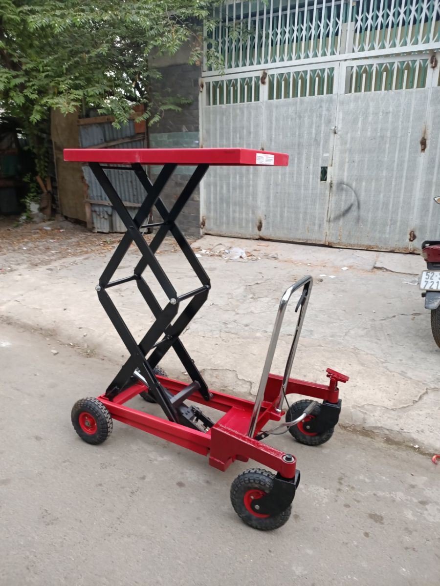 Chế xe nâng mặt bàn 500kg 4 bánh đặc đường kính 260mm