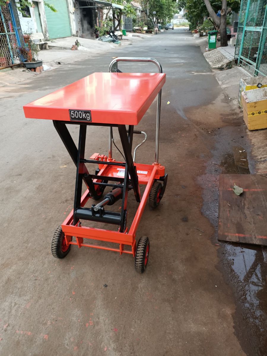 Chế xe nâng mặt bàn 500kg 4 bánh đặc đường kính 180mm
