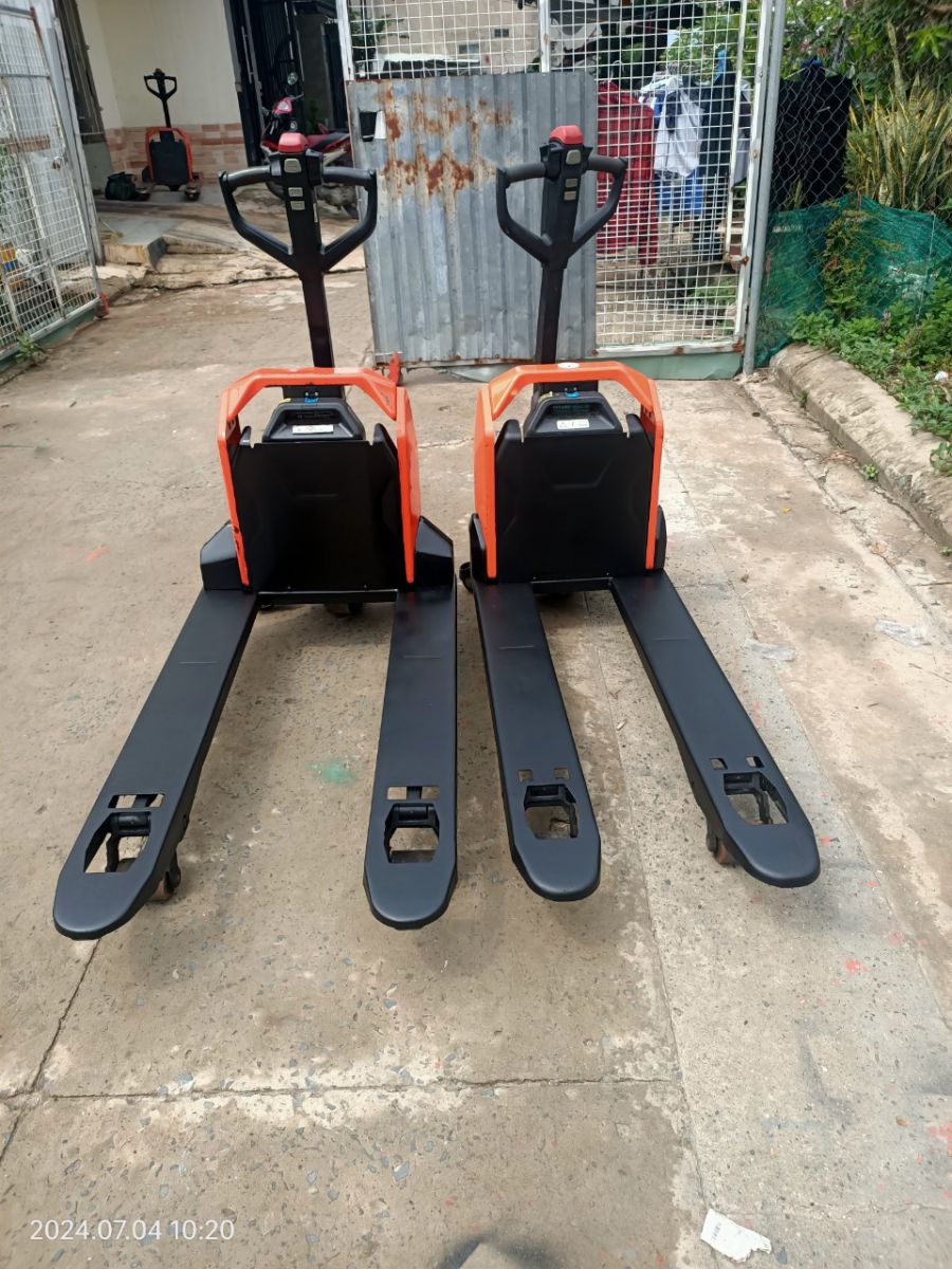 Xe nâng tay điện hiệu BT