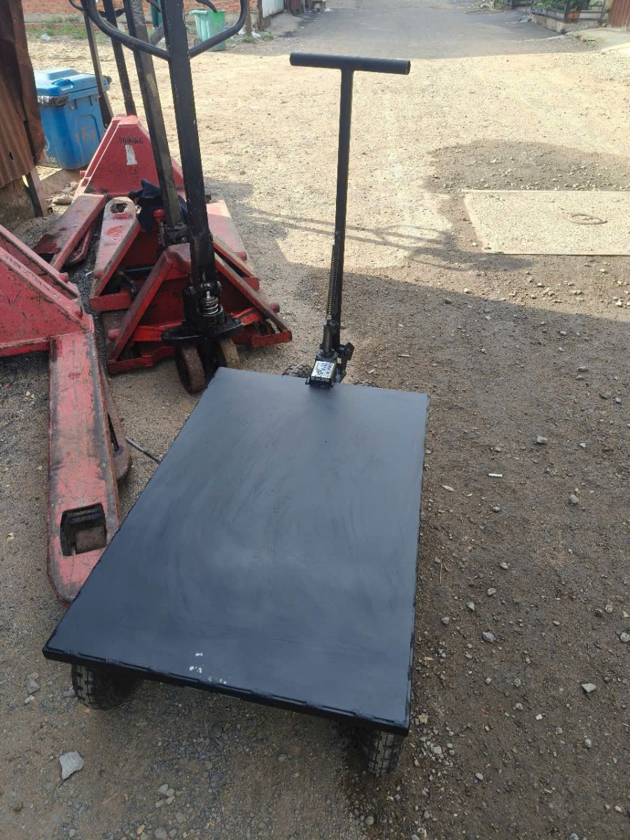 Xe kéo hàng 4 bánh đặc