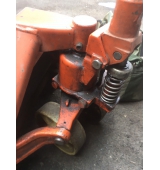 Khắc phục lỗi xe nâng tay bơm lên tụt xuống