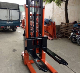 Xe nâng bán tự động 1 tấn cao 3m model SES1030