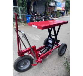 XE NÂNG MẶT BÀN CHẾ 3 BÁNH XE TAY GA