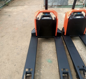 XE NÂNG TAY ĐIỆN 1500KG BÃI NHẬT