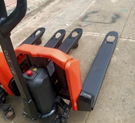 XE NÂNG TAY ĐIỆN 1500KG BÃI NHẬT