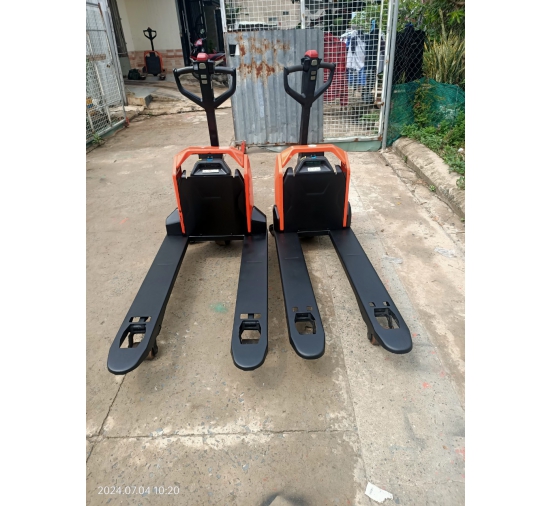 XE NÂNG TAY ĐIỆN 1500KG BÃI NHẬT